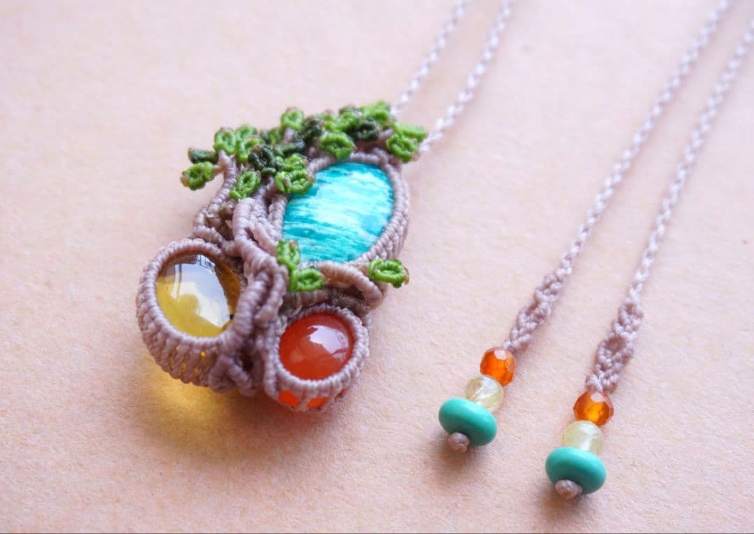 アマゾナイト　アンバー　カーネリアン　マクラメ　ネックレス