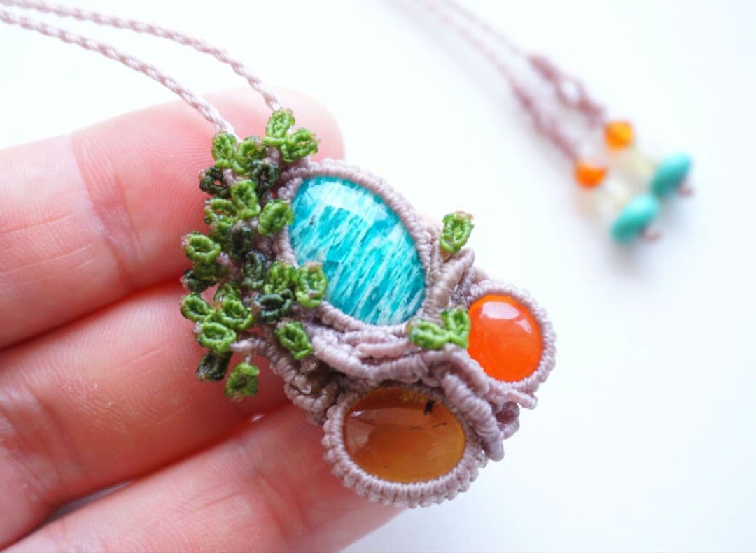 アマゾナイト　アンバー　カーネリアン　マクラメ　ネックレス