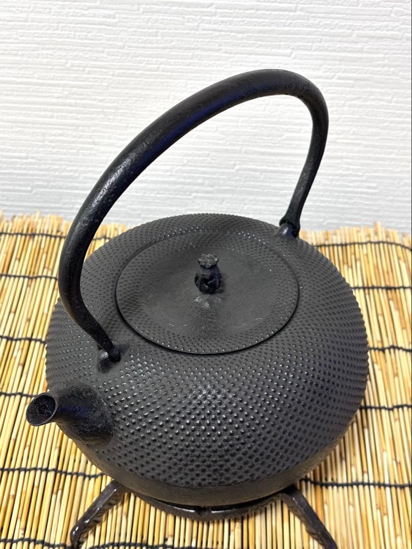 未使用品、タグ付　南部耕雲堂名人雅泉造　２０型アラレ　南部鉄瓶　南部鉄器