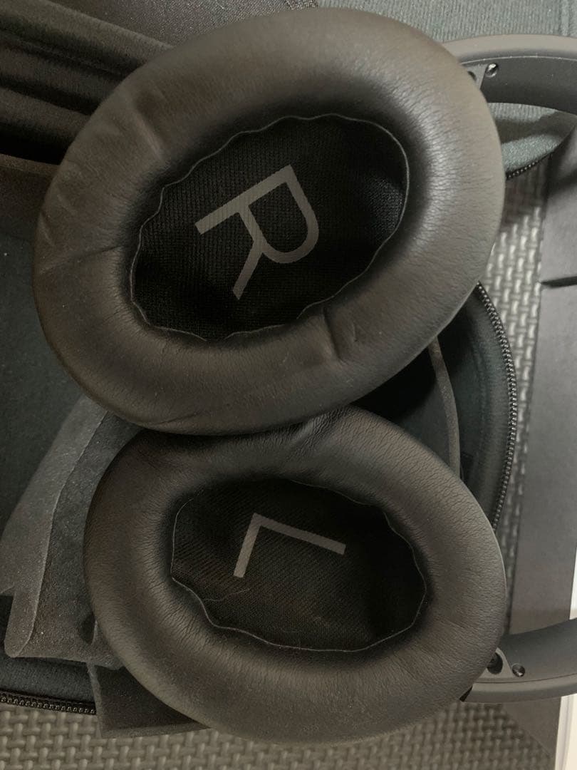 Bose ワイヤレスヘッドホン ケース付き QC45