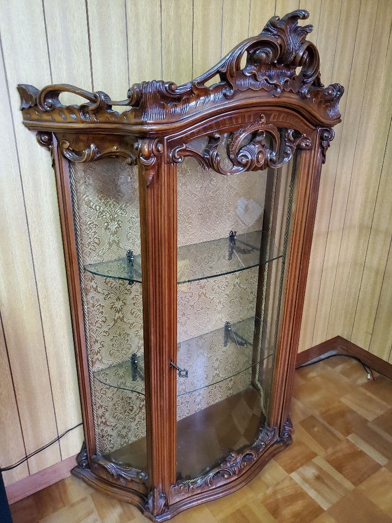 イタリア製飾り棚(カップボード）