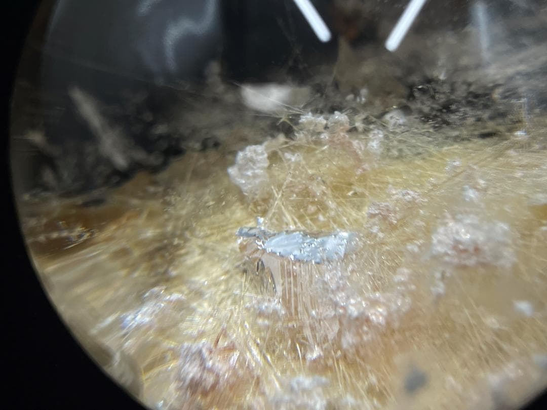 丸玉（貫入ガーデンルチルクォーツ）