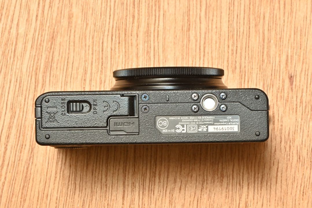 美品 FUJIFILM XQ1 コンパクトデジタルカメラ