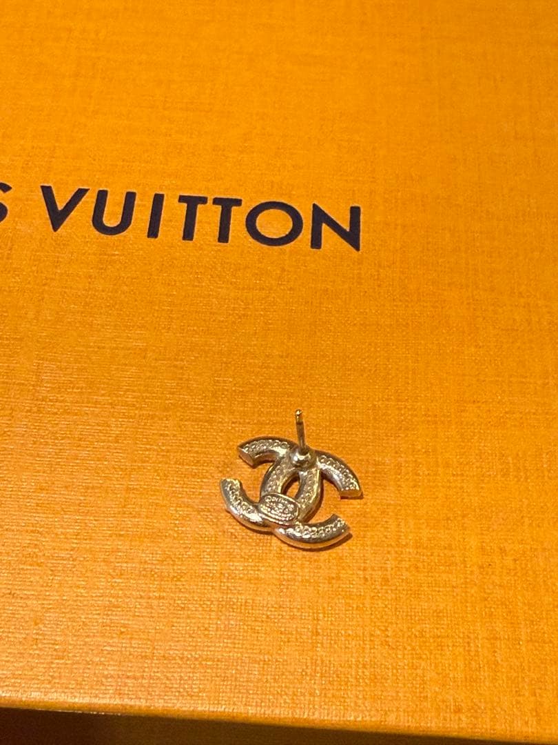 CHANEL CCロゴ ピアス(片耳用) パール　ごーると