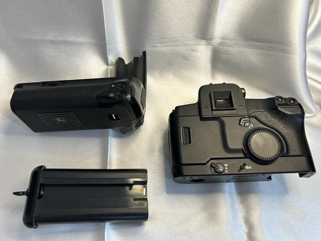 Canon キャノン EOS-3 ボディ＋ PB-E2 フィルム一眼レフカメラ