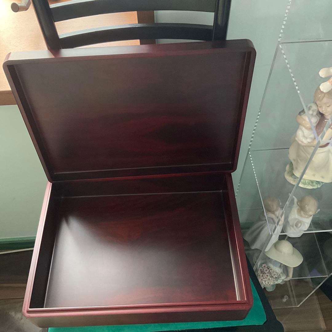 重厚で大変趣の御座います整理箱です。