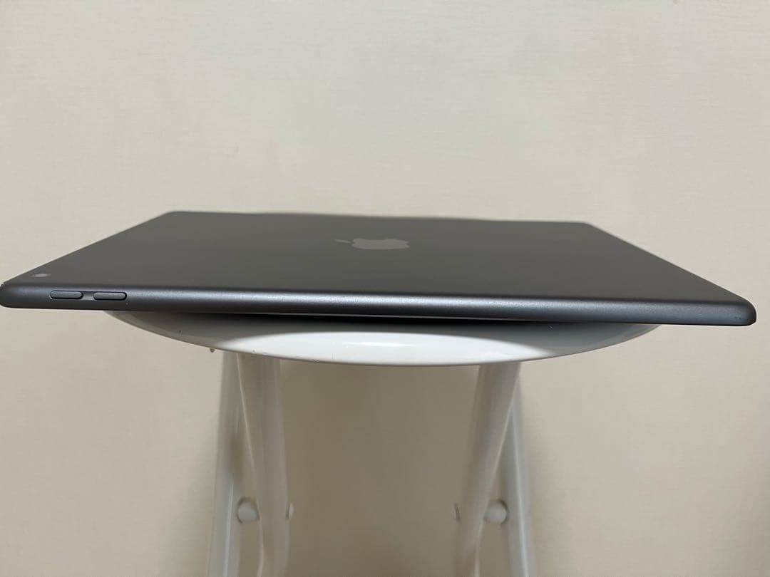 iPad 第8世代 32GB Wi-Fiモデル 中古