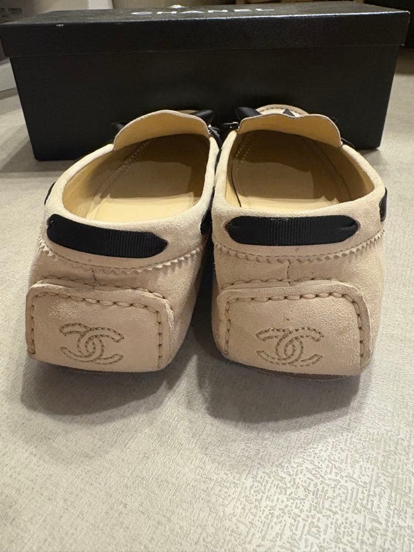 ひ*ま様 CHANEL ベージュ スエード モカシン　アイボリー　ローファー　3