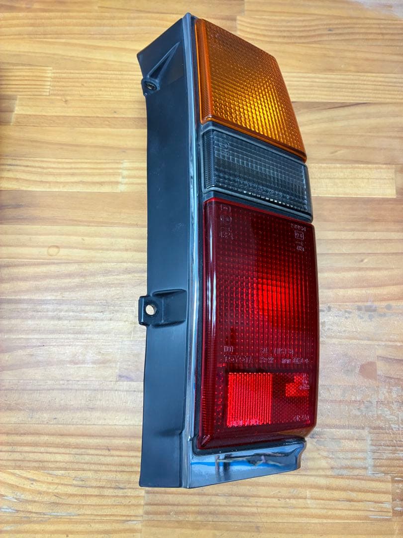 トヨタ マークⅡ ワゴン バン GX70系　テールランプ 左右セット