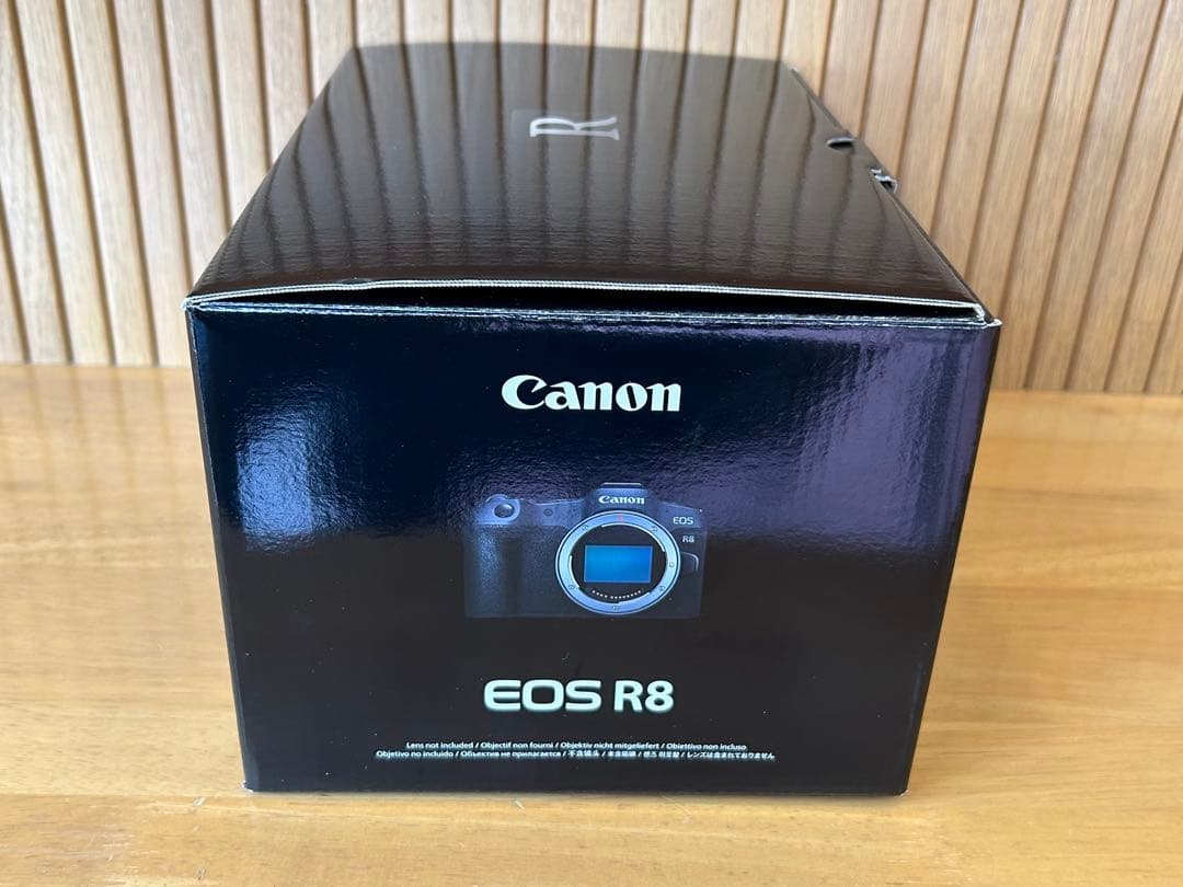 極美品（2024年11月購入）Canon EOS R8 ボディ（付属品　未使用）