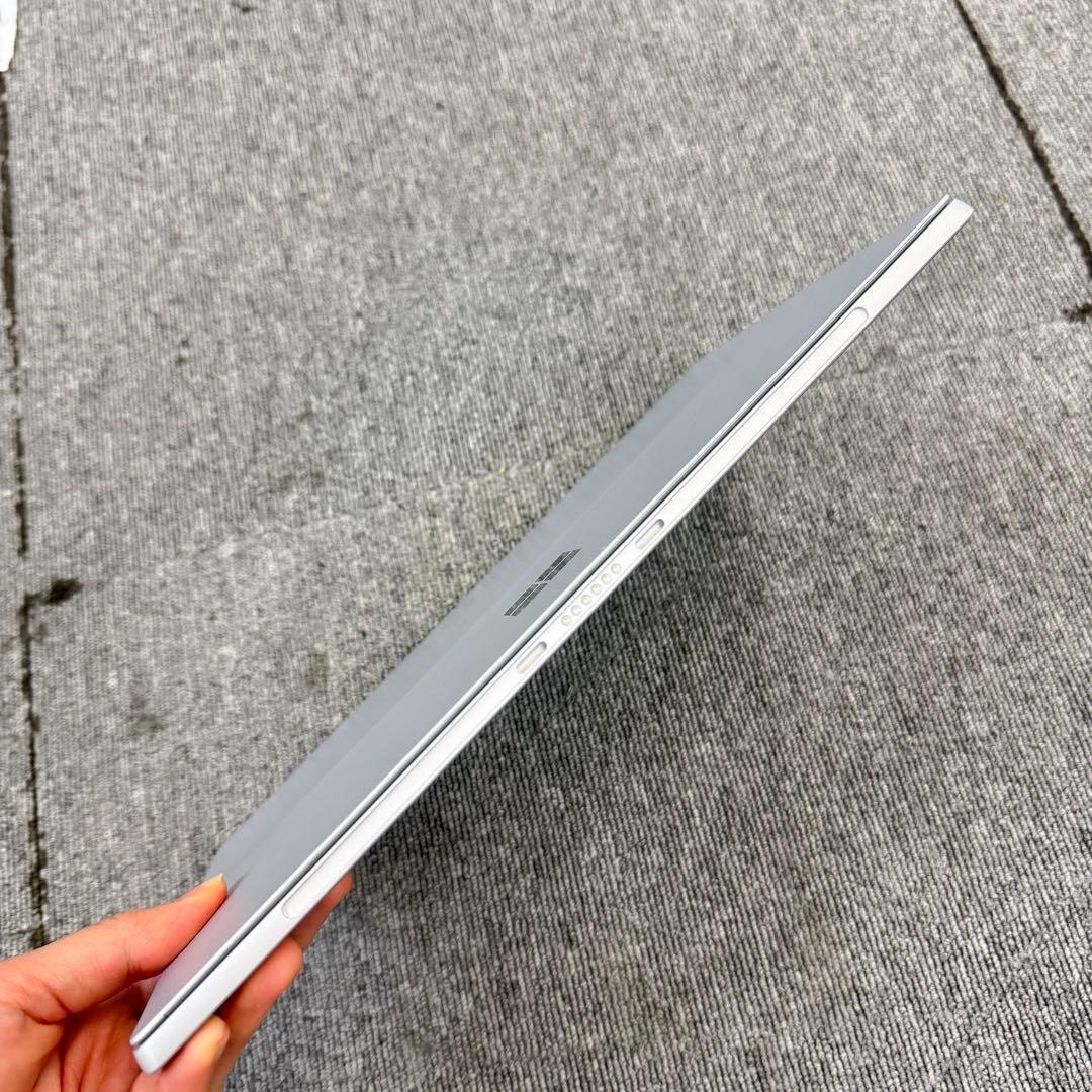 Windowsタブレット本体 Surface Pro 5 4GB / 128GB SSD / LTE