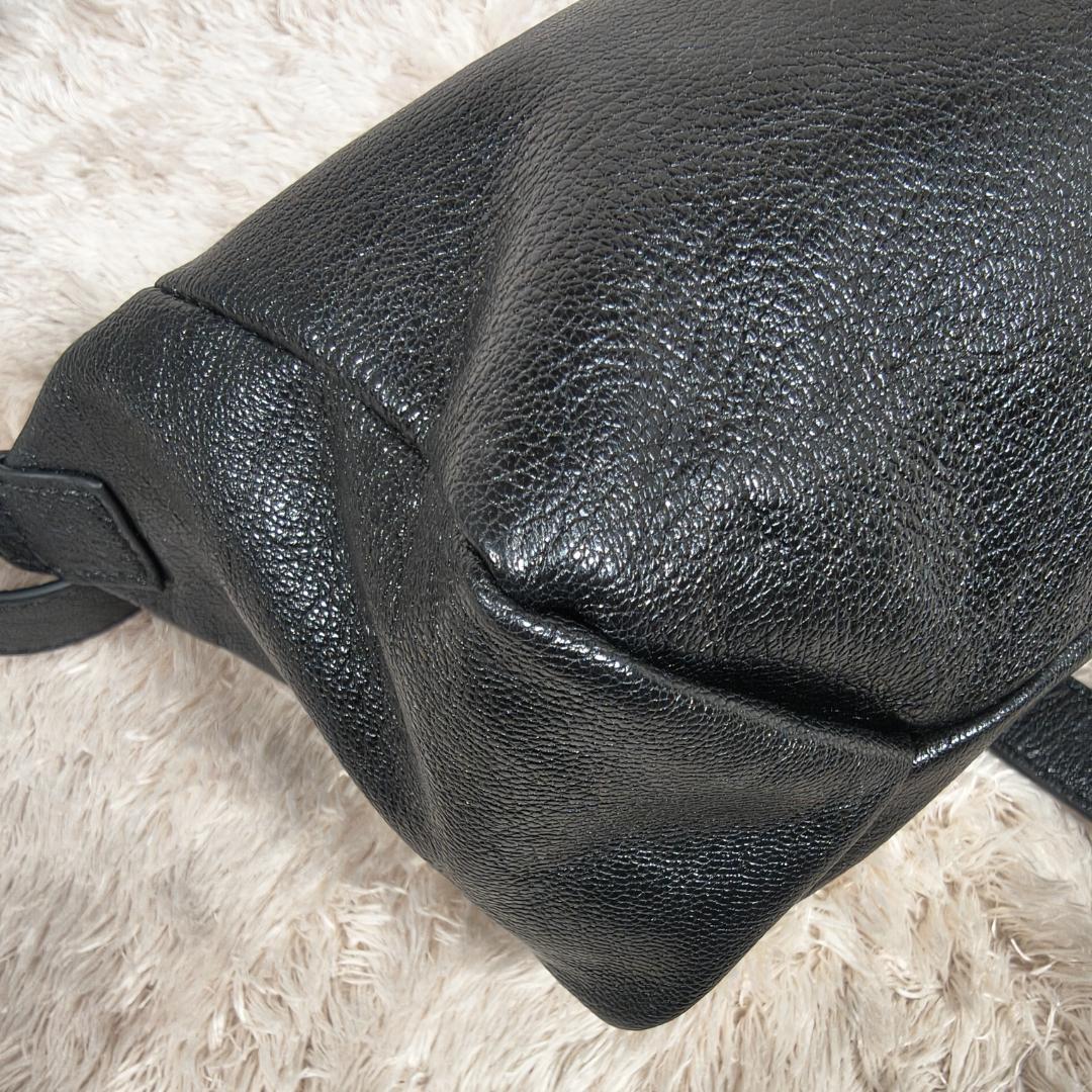 イアパピヨネ　軽量　本革　ボックスミニショルダーバッグ ブラック　レザー