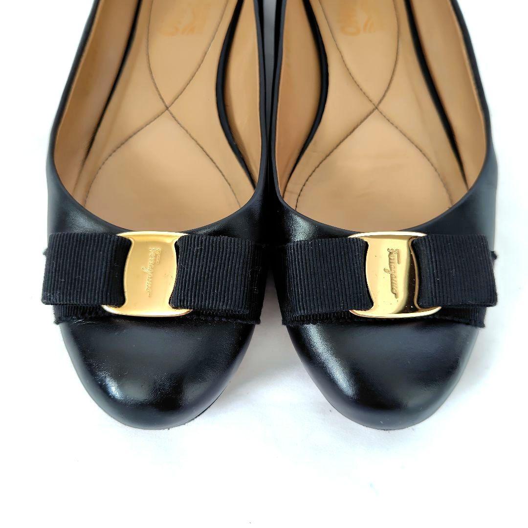 モデルサイズ☆良品❤【フェラガモ】ヴァリナ ヴァラ フラットシューズ 黒