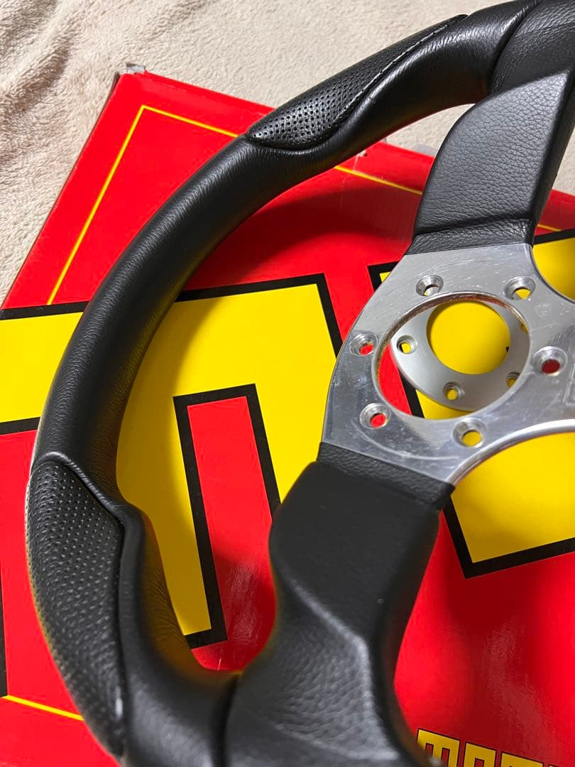 モモ コマンド 2R 320mm ステアリング MOMO COMMANDO 2R