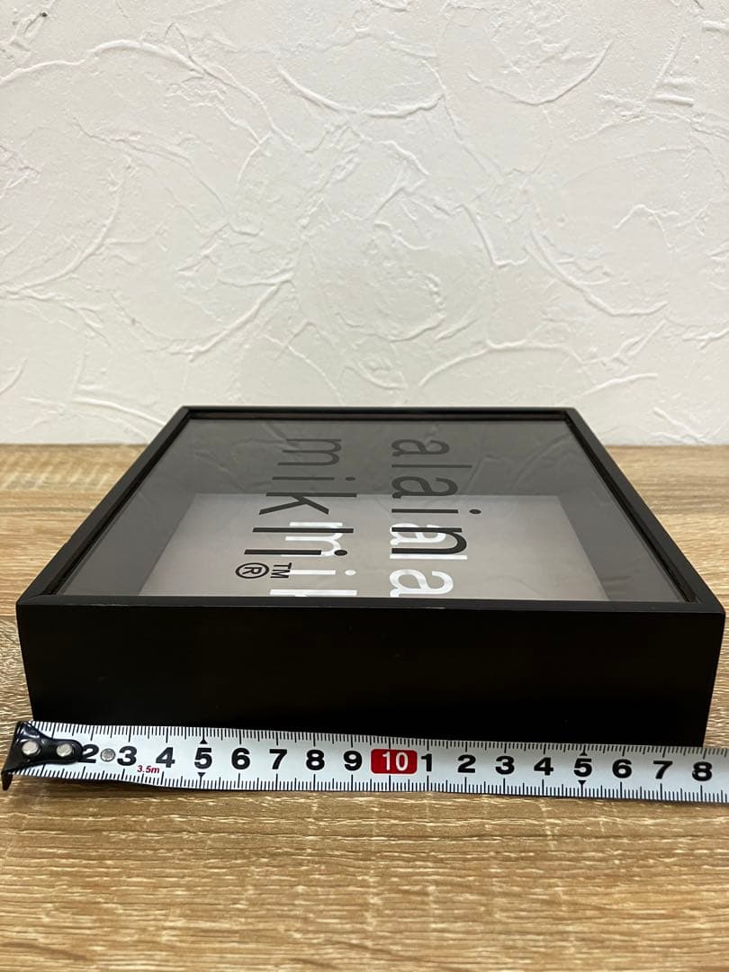 alainmikli アランミクリ ブランド ロゴ ディスプレイ