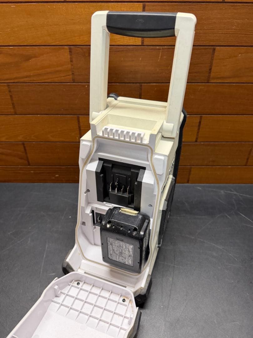 Makita ラジオMR001GZW