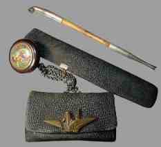 「鳳凰の図 七宝 鏡蓋 饅頭 根付」「折鶴 前金具」 煙草入 銀煙管有 江戸時代