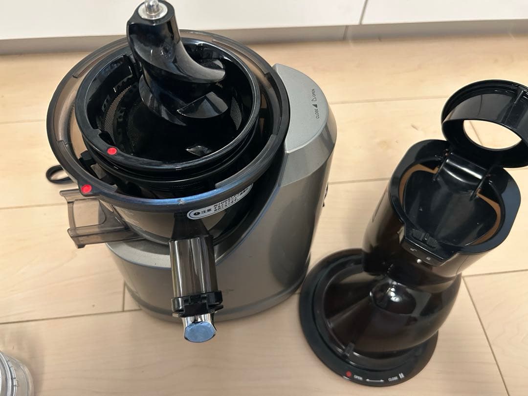 クビンス ホールスロージューサー Kuvings EVO-800 (シルバー)