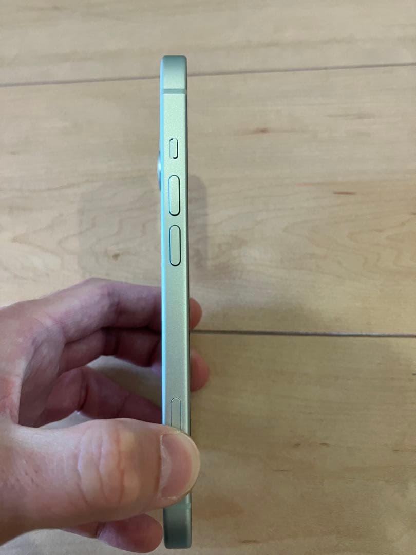 美品　iPhone 15 128GB グリーン　SIMフリー