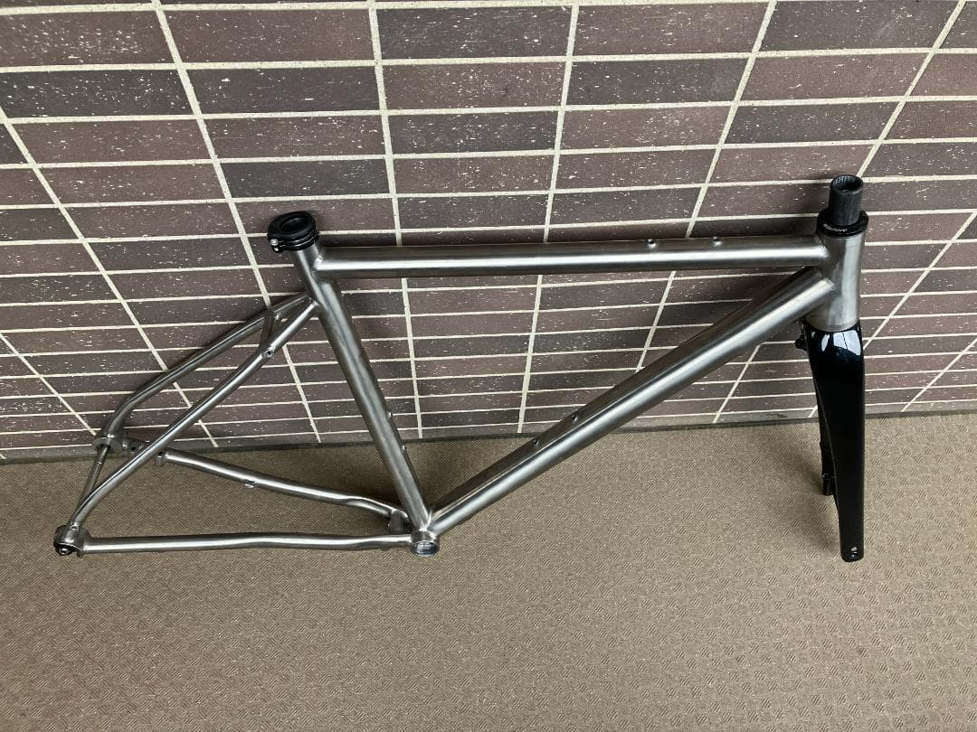 【直接取引限定】チタンフレーム グラベルバイク フラットバー サイズ52