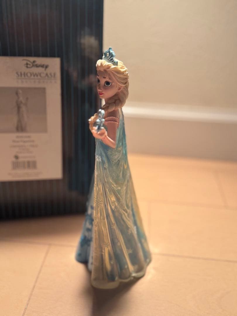 【レア★海外パーク品】アナと雪の女王エルサトラディションショーケースフィギュア