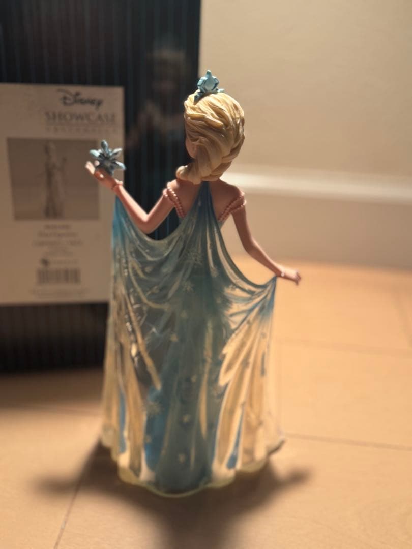 【レア★海外パーク品】アナと雪の女王エルサトラディションショーケースフィギュア