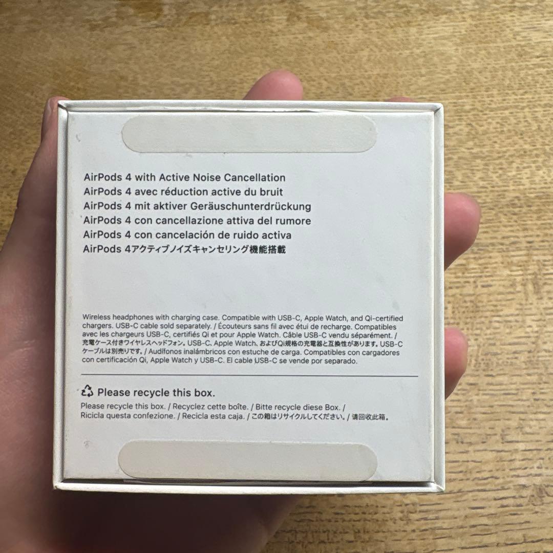 AirPods4本体 ESRのケース付き
