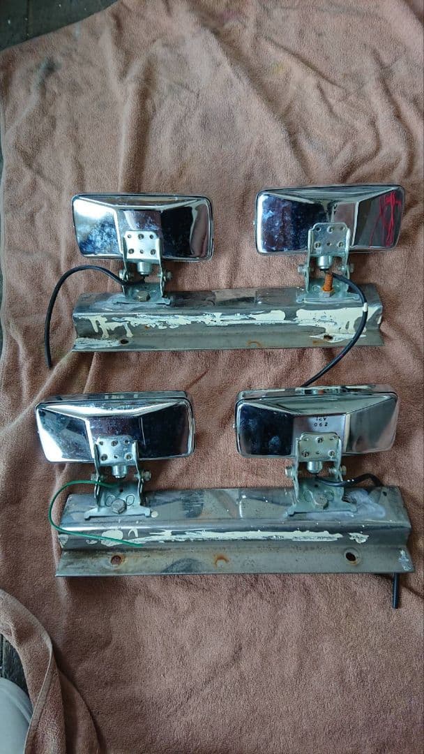 コイトフォグランプ　メッキ　4個　２４ボルト球　ワンオフステー付き　レトロ当時物