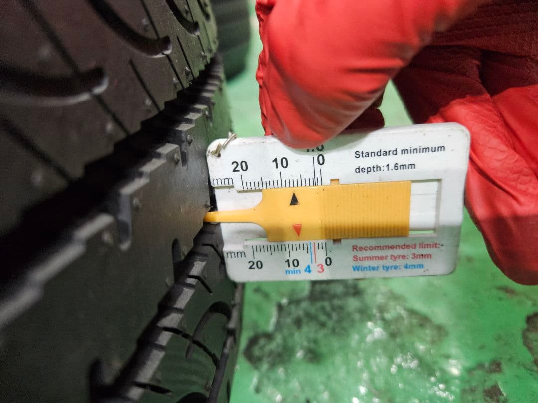 デリカD5 ジャスパー 18インチ 純正ホイールタイヤセット