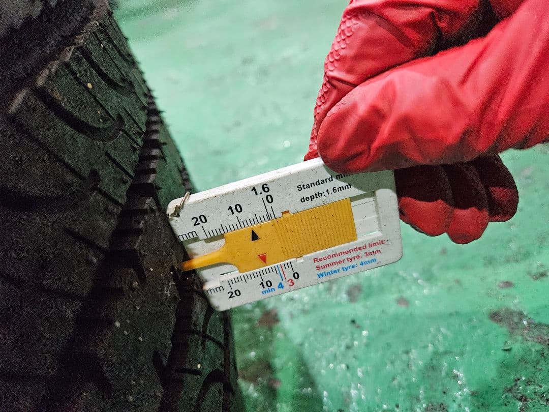 デリカD5 ジャスパー 18インチ 純正ホイールタイヤセット