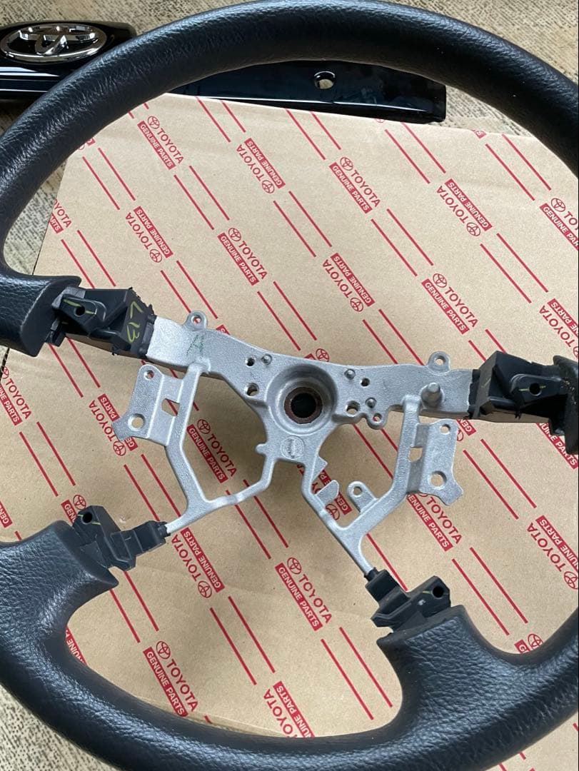 新品未使用トヨタハイラックスサーフ フロントグリル リアガーニッシュ シフトノブ