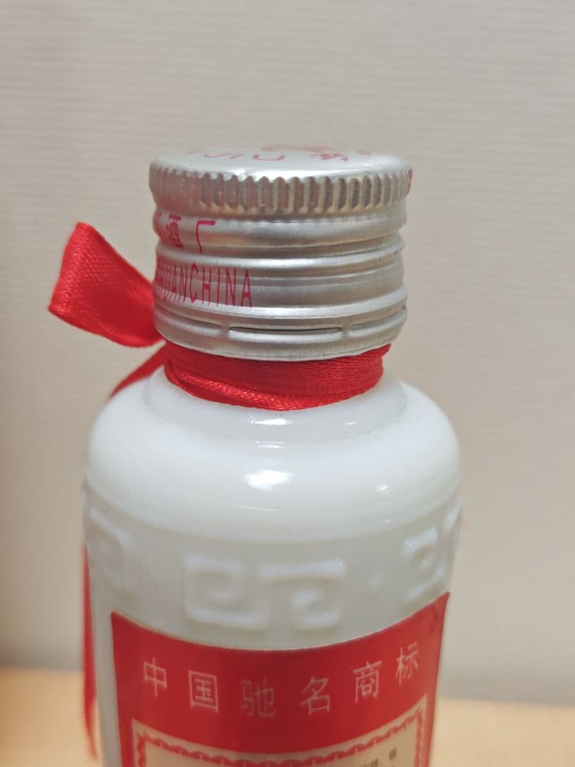 中国白酒 郎酒（LANG JIU）52% ギフトセット 陶器ボトル 箱付 未開栓