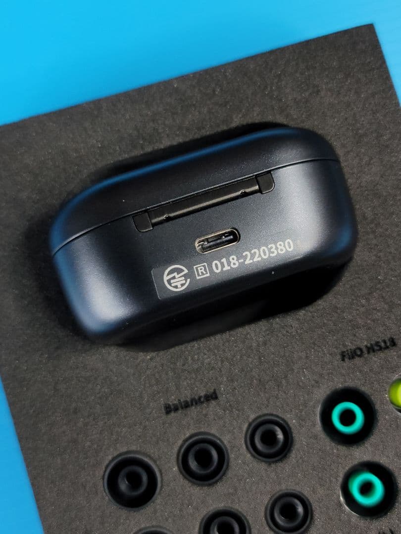 【美品】FiiO FW5 （2BA＋1DD..DAC）