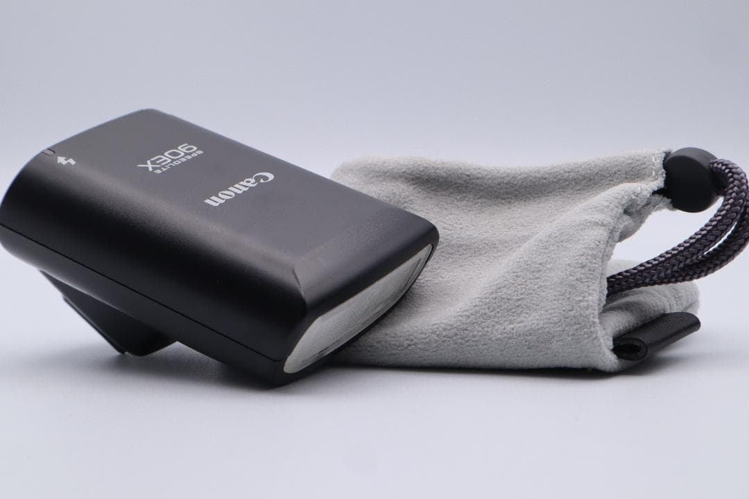 Canon EOS M ＋ 18-55mm ＋ 22mm ＋ Flashなど