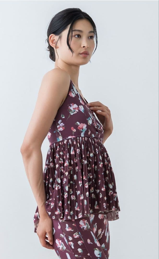 新品タグ付き【SUKALA】Mサイズローズプリントプリーツタンクトップ