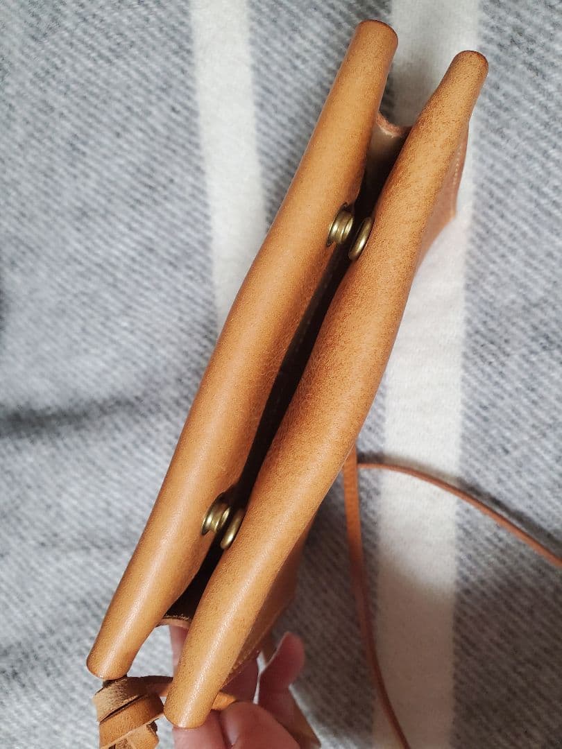 ibona イボーナ レザー ショルダーバッグ　ペティ·ポーチ