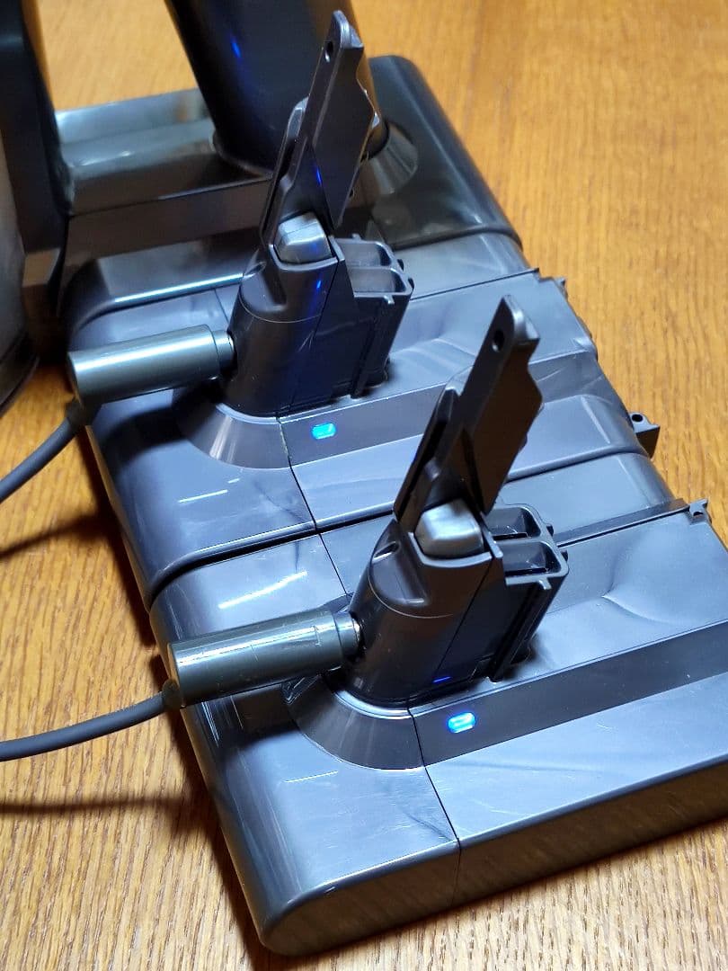 ダイソン SV11掃除機 完全分解清掃済み 動作品 純正バッテリー3つセット