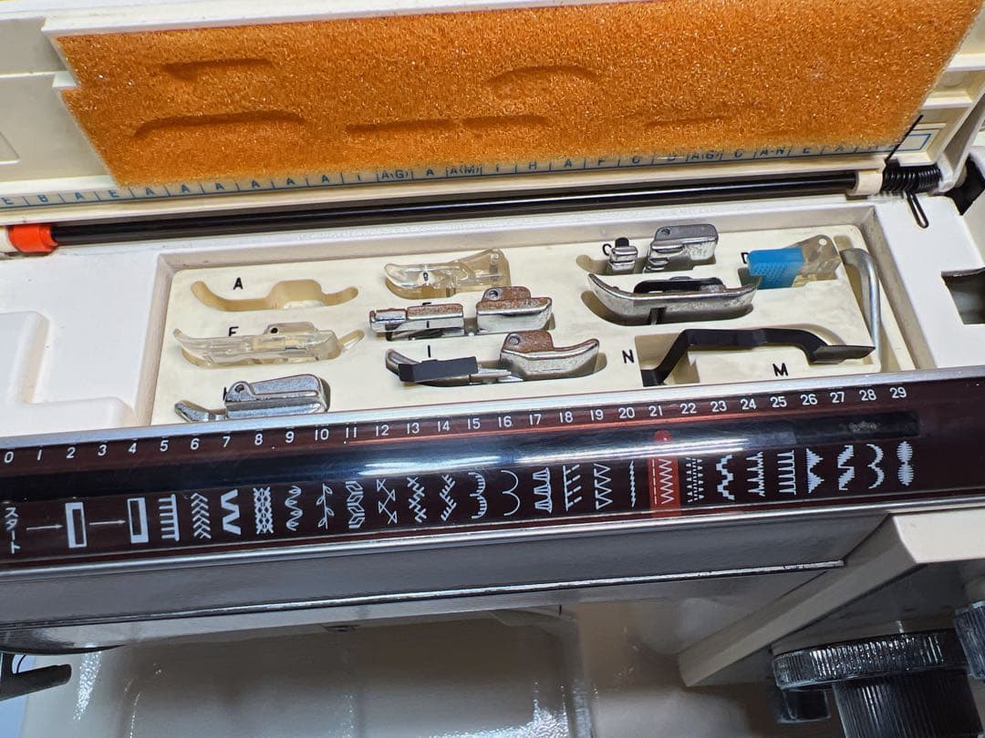 ジャノメ エクセル.フリーモーション刺繍もできるレトロミシン 815