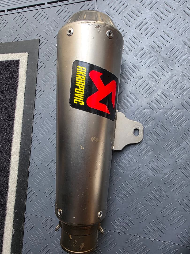 中古　YZF R25/R3 用アクラボレーシングラインマフラーサイレンサー2個付