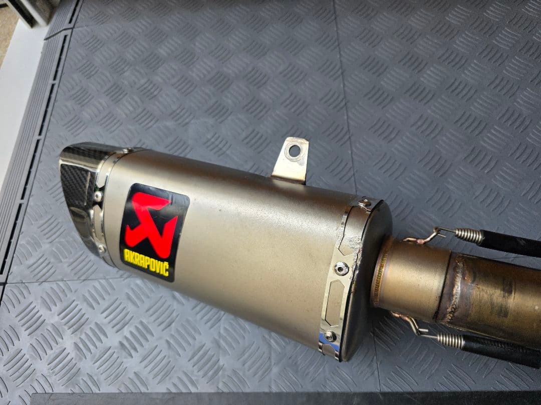 中古　YZF R25/R3 用アクラボレーシングラインマフラーサイレンサー2個付