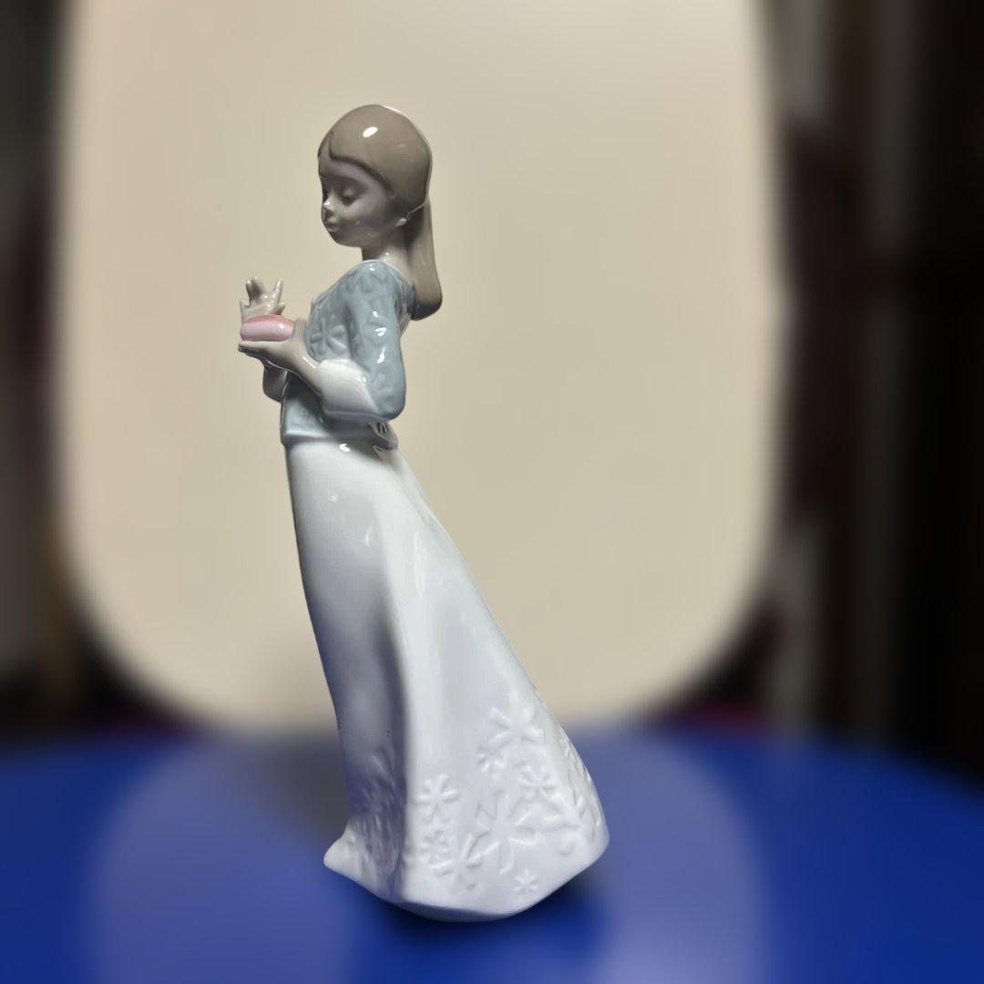 値下げしました　美品　NAO陶器製少女像 青いショール 2セット　高さ22cm