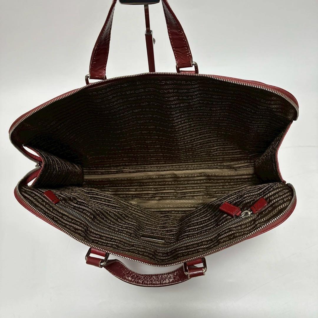 t44 プラダ　三角ロゴ　サフィアーノレザー　ブリーフケース　ハンドバッグ.