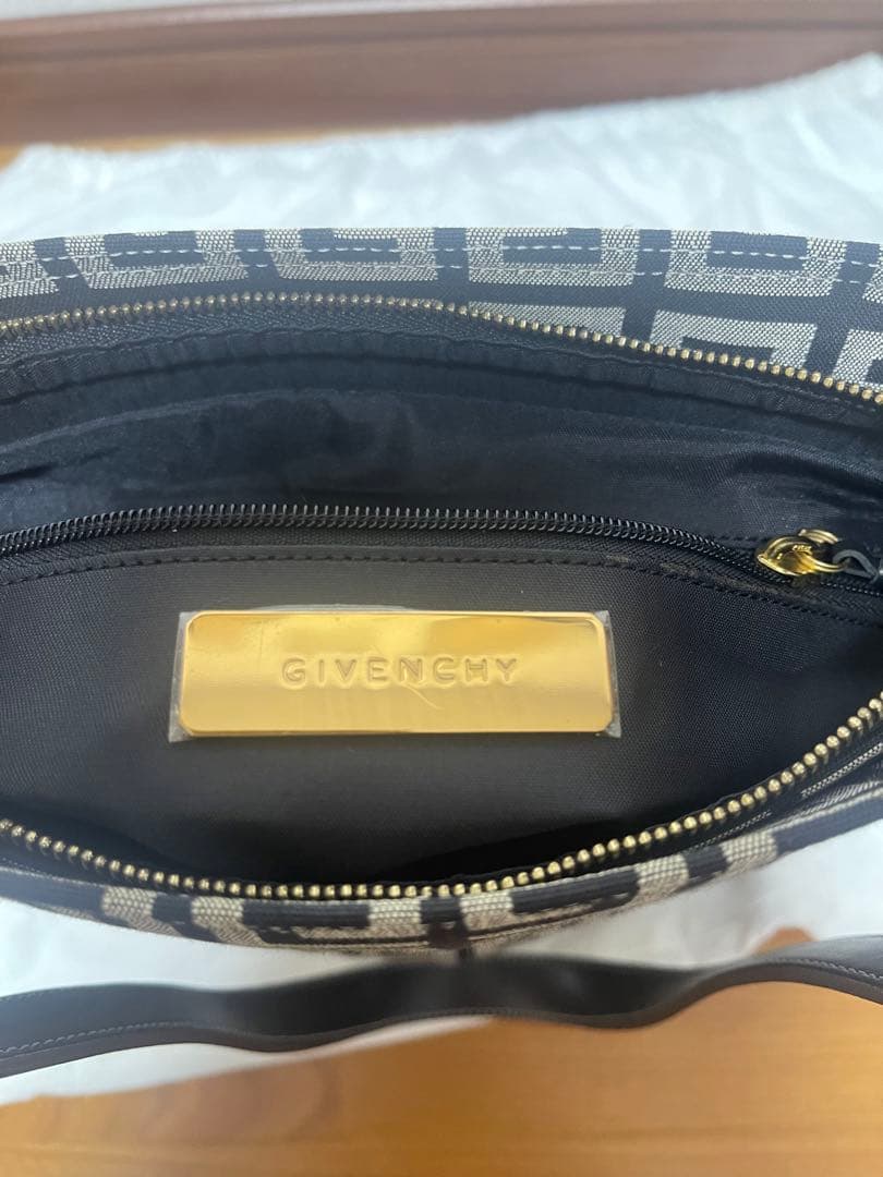 GIVENCHY ジバンシー ショルダーバッグ
