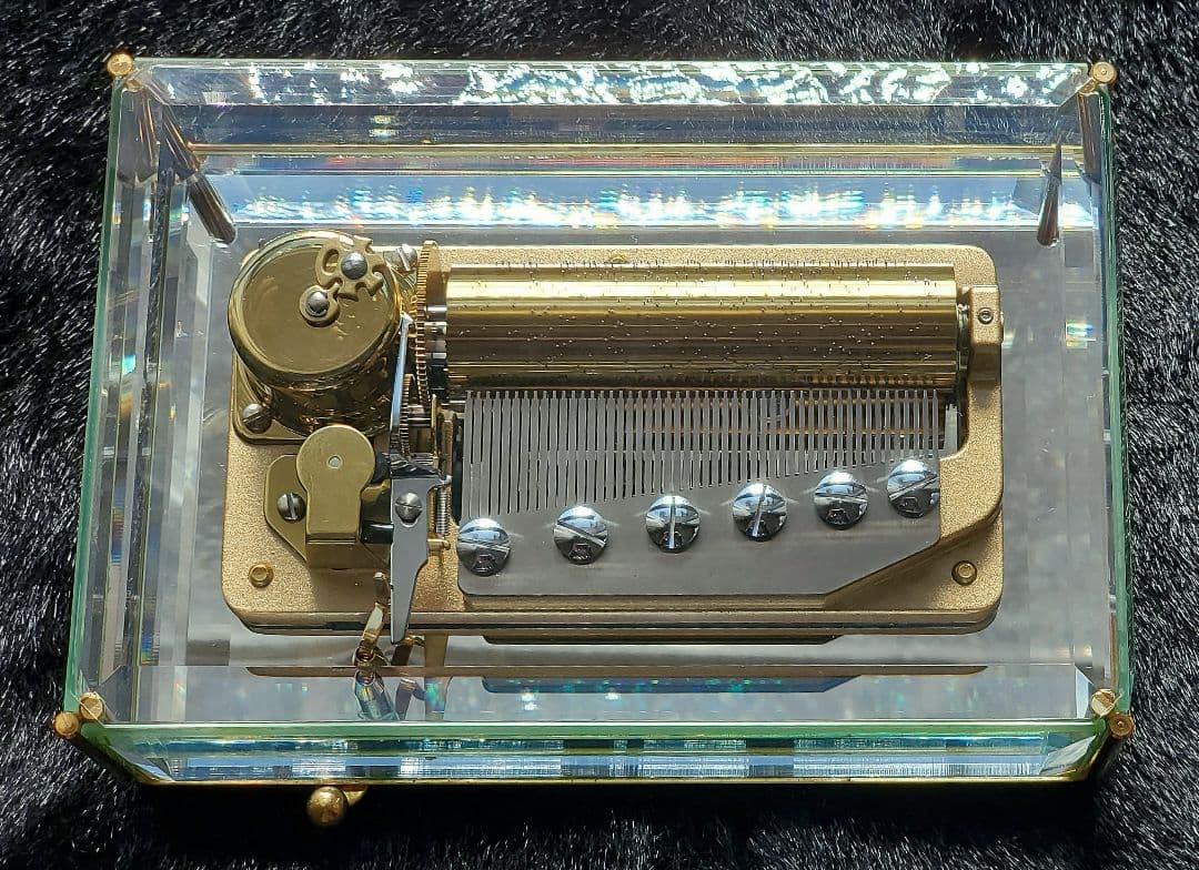 【Music Box Company】『50弁 クリスタルBOX』50N-1T3