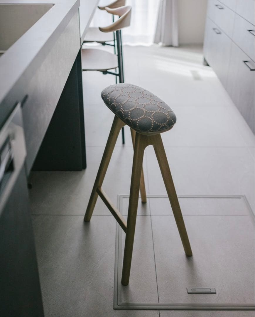 キッチンスツールBR H530＋ミナ ペルホネン　タンバリン　グレー