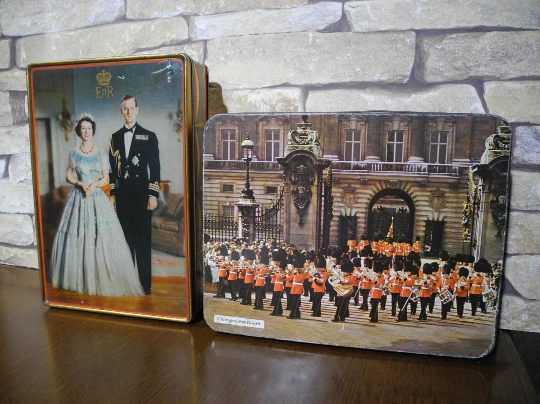 【ビンテージ品】エリザベス女王とフィリップ殿下／ガーズのショートブレッド空き缶