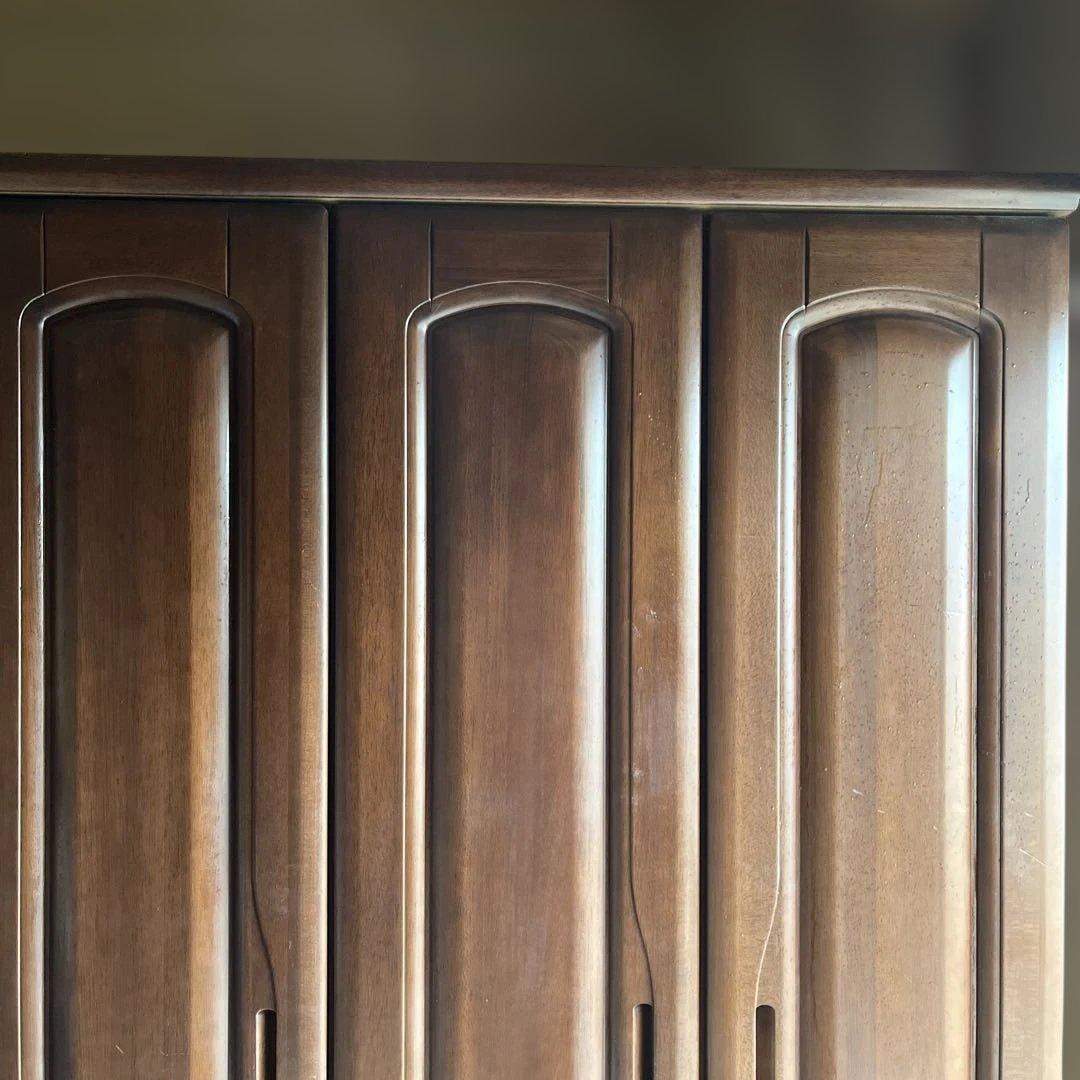 ダークブラウン木製スリットデザイン箪笥