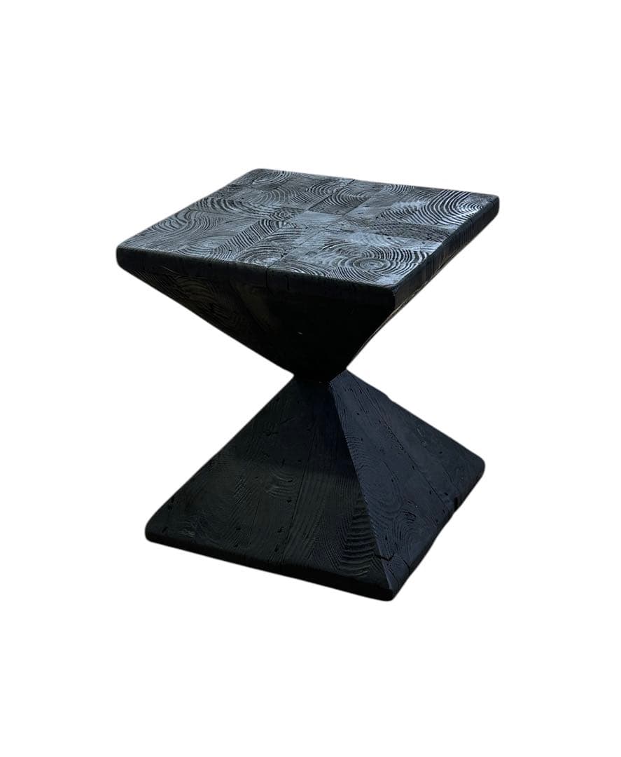 黒のダイヤモンド型木製サイドテーブル