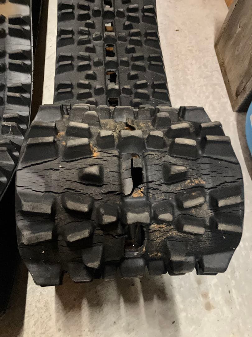 除雪機　ゴムクローラー　230 35 72 ブリジストン　中古