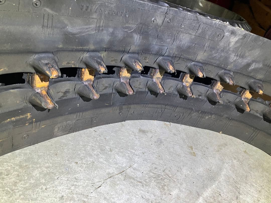 除雪機　ゴムクローラー　230 35 72 ブリジストン　中古